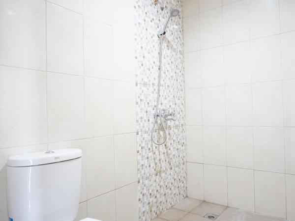 Residences by RedDoorz near MT Haryono - Minimum Stay 7 Days : photo 6 de la chambre chambre double