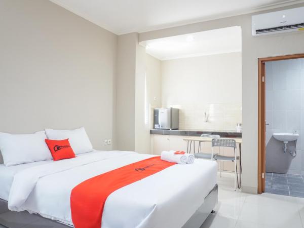 Residences by RedDoorz near MT Haryono - Minimum Stay 7 Days : photo 2 de la chambre chambre deluxe