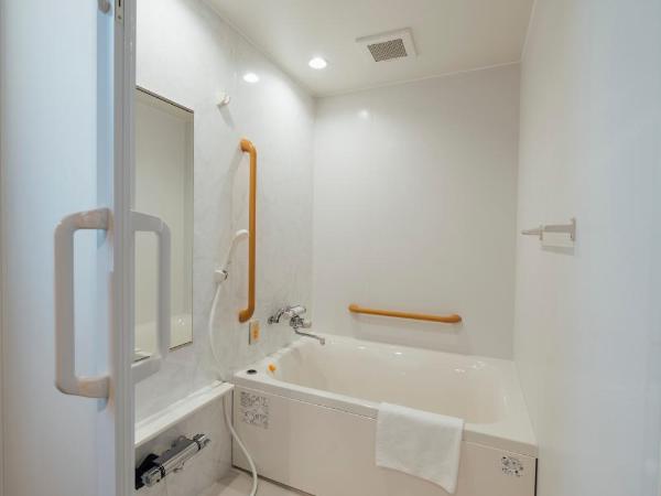 WeBase Hiroshima : photo 7 de la chambre chambre lit queen-size accessible aux personnes à mobilité réduite – non-fumeurs