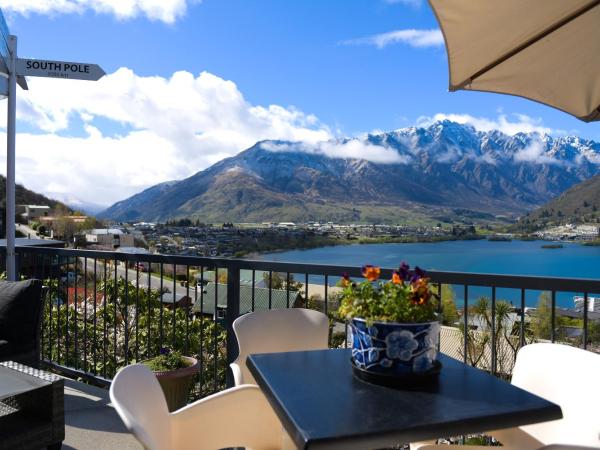 The Embassy B&B : photo 4 de la chambre king room with mountain view and en suite