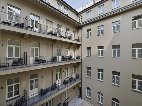 EA Hotel New Town : photo 5 de la chambre chambre simple avec balcon