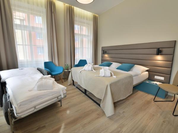 EA Hotel New Town : photo 1 de la chambre chambre double ou lits jumeaux avec lit d'appoint