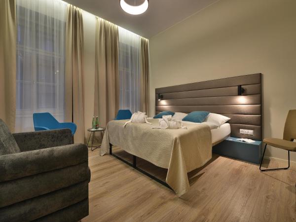 EA Hotel New Town : photo 3 de la chambre chambre double ou lits jumeaux avec lit d'appoint