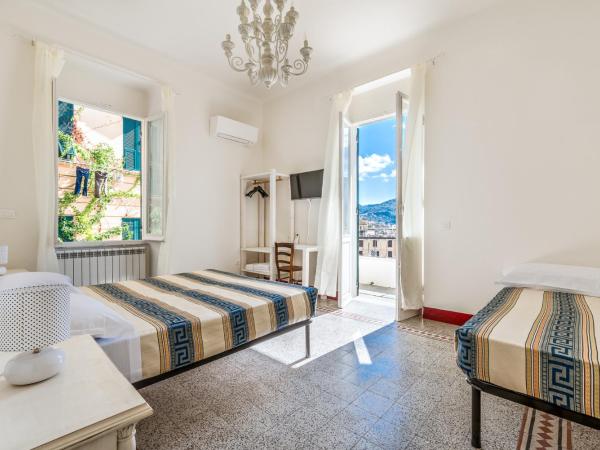 Lia Apartment : photo 2 de la chambre chambre double avec salle de bains commune