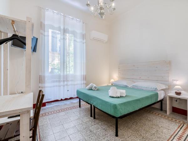 Lia Apartment : photo 4 de la chambre chambre double avec salle de bains commune