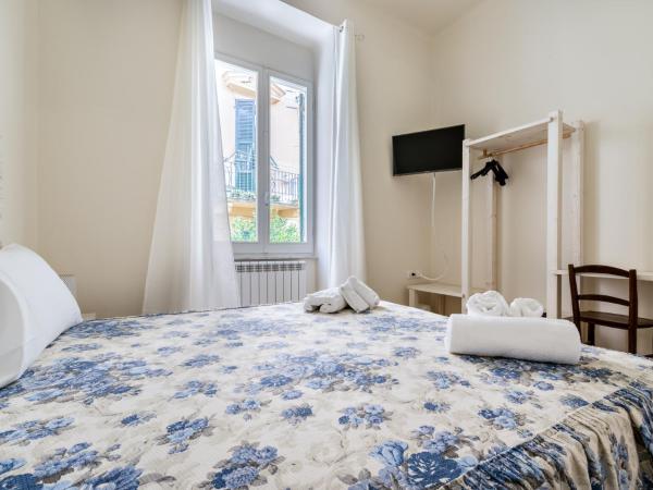 Lia Apartment : photo 6 de la chambre chambre double avec salle de bains commune