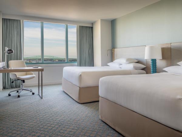 Hyatt Regency Jacksonville Riverfront : photo 2 de la chambre chambre avec 2 lits queen-size et douche accessible aux personnes à mobilité réduite