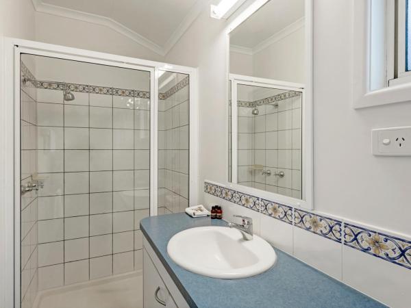 Discovery Parks - Byron Bay : photo 6 de la chambre economy 2 bedroom cabin - sleeps 6