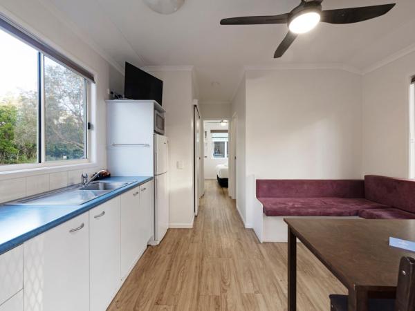 Discovery Parks - Byron Bay : photo 4 de la chambre economy 2 bedroom cabin - sleeps 6
