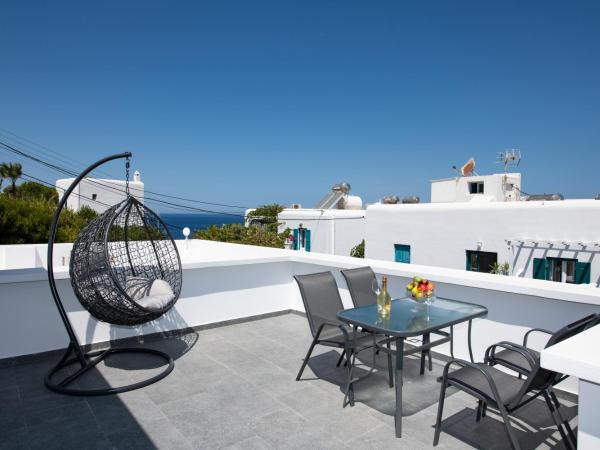 Zannis Hotel : photo 7 de la chambre suite supérieure avec jacuzzi extérieur - vue sur mer