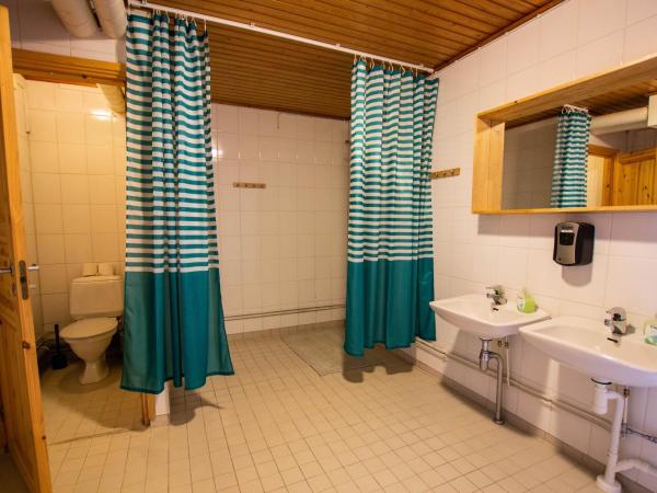 Motelli Rovaniemi : photo 1 de la chambre chambre lits jumeaux avec salle de bains commune