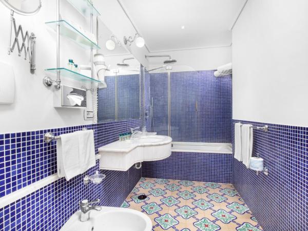 Hotel Antiche Mura : photo 7 de la chambre chambre double ou lits jumeaux classique - vue sur arrière du bâtiment