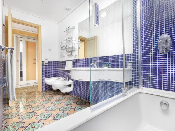 Hotel Antiche Mura : photo 9 de la chambre chambre double ou lits jumeaux classique - vue sur arrière du bâtiment