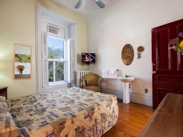 Hotel Abri du Voyageur : photo 2 de la chambre chambre Économique avec salle de bains commune