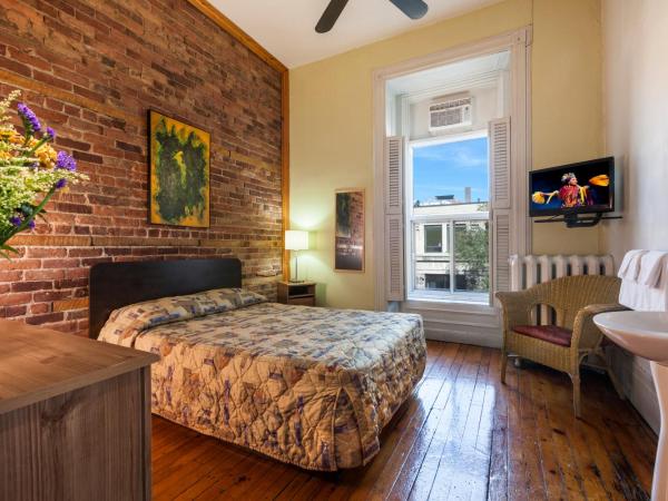 Hotel Abri du Voyageur : photo 1 de la chambre chambre Économique avec salle de bains commune