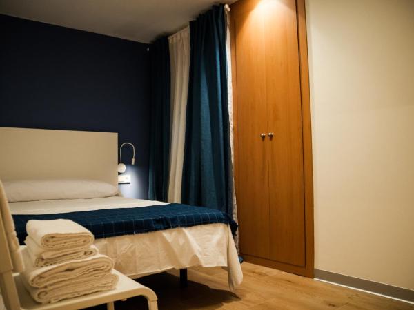 Hostal Mónaco : photo 1 de la chambre chambre double avec salle de bains privative