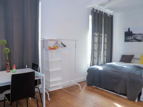 The red house : photo 2 de la chambre chambre quadruple avec salle de bains commune