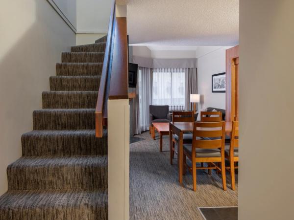 Whistler Village Inn & Suites : photo 1 de la chambre suite loft queen
