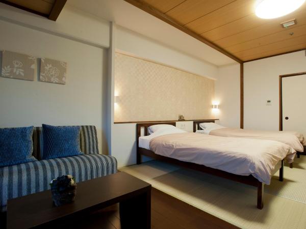 Maple Arima : photo 4 de la chambre chambre lits jumeaux avec salle de bains commune