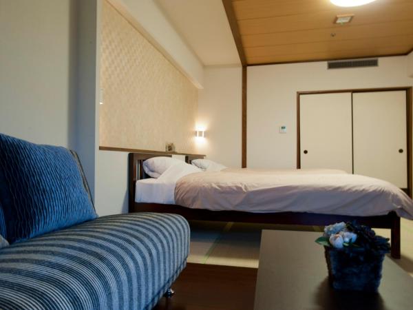 Maple Arima : photo 3 de la chambre chambre lits jumeaux avec salle de bains commune