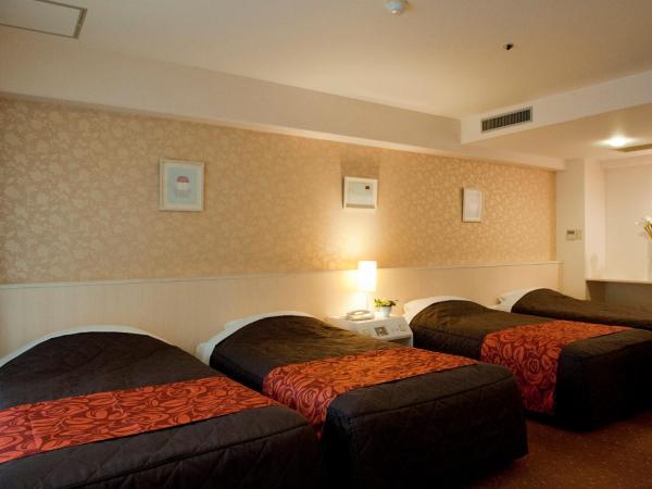 Maple Arima : photo 3 de la chambre chambre quadruple avec salle de bains commune