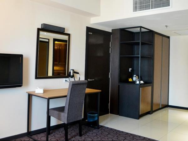 Kinta Riverfront Hotel & Suites : photo 4 de la chambre hébergement lit king-size deluxe supérieur