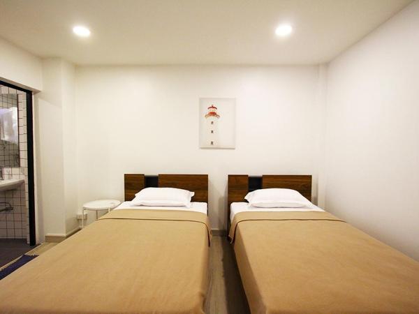 398 HOSTEL : photo 3 de la chambre chambre lits jumeaux avec balcon