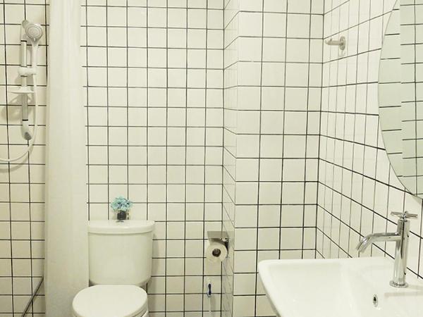 398 HOSTEL : photo 5 de la chambre chambre double avec salle de bains privative