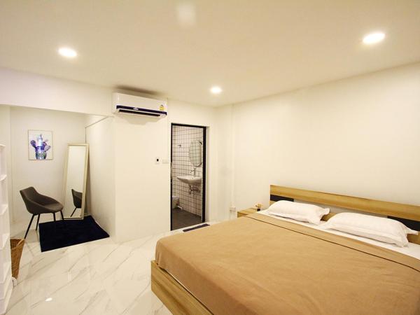 398 HOSTEL : photo 2 de la chambre chambre double avec salle de bains privative