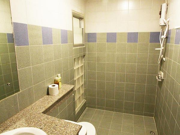 398 HOSTEL : photo 2 de la chambre chambre double deluxe avec lit d'appoint