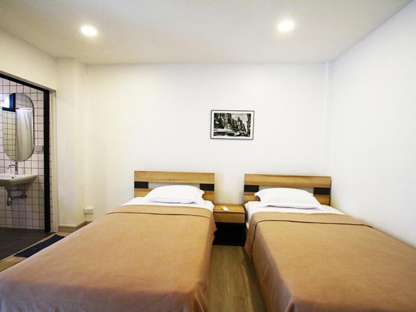 398 HOSTEL : photo 2 de la chambre chambre lits jumeaux avec balcon