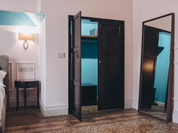 Gregorini Bingham Art Luxury Suites : photo 9 de la chambre suite deluxe avec lit king-size