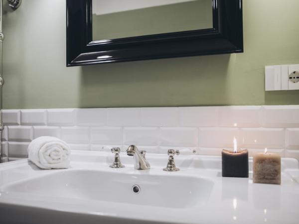 Gregorini Bingham Art Luxury Suites : photo 10 de la chambre suite deluxe avec lit king-size