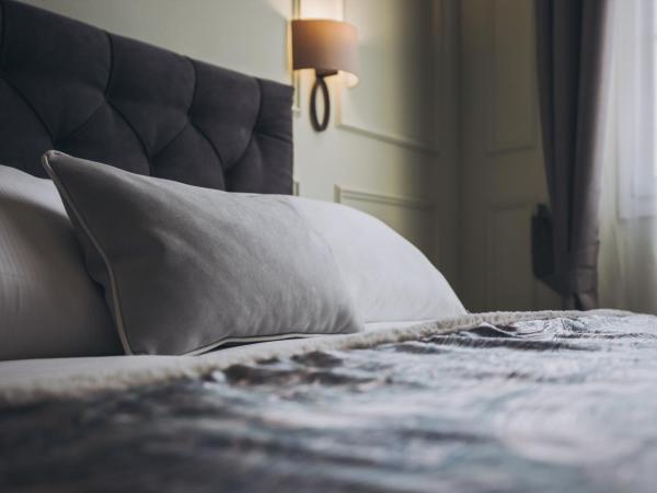 Gregorini Bingham Art Luxury Suites : photo 6 de la chambre suite supérieure lit king-size