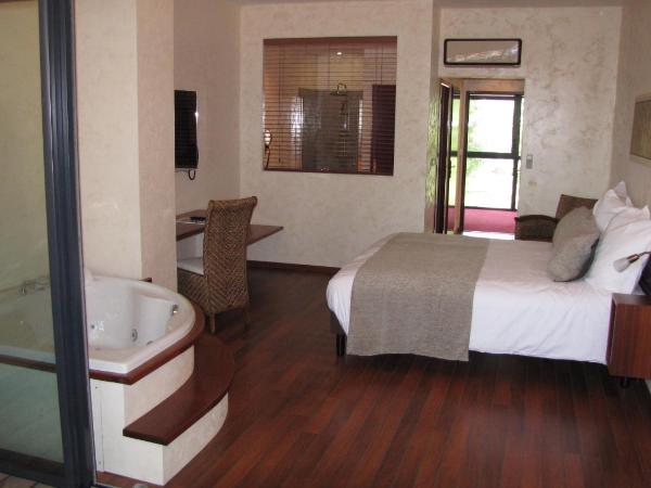 Ile du Gua Suites : photo 10 de la chambre suite avec baignoire spa et kitchenette