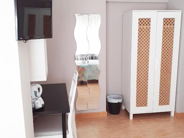 Pension Arena Alicante : photo 3 de la chambre chambre triple