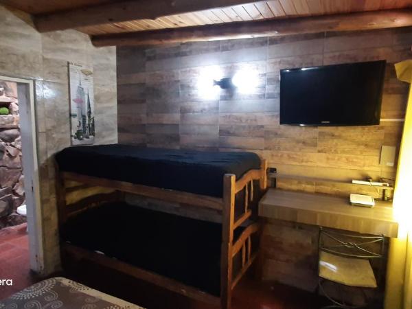 Hostel Ruca Potu : photo 9 de la chambre chambre quadruple avec salle de bains privative