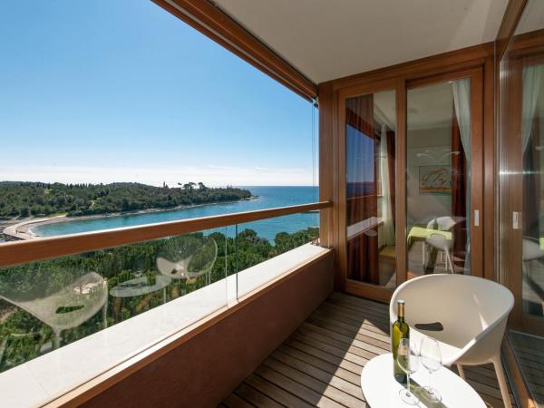 Maistra Select All Suite Island Hotel Istra : photo 1 de la chambre suite premium avec balcon - vue sur mer