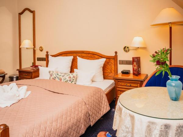 Hotel Rezydencja : photo 4 de la chambre chambre familiale (2 adultes et 2 enfants)