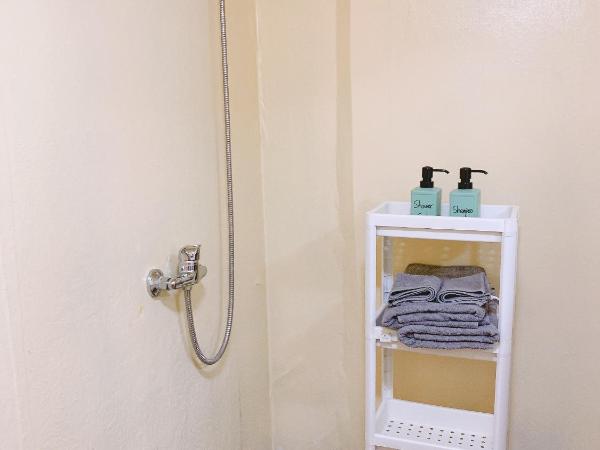 Budapest Three Cats Hostel : photo 7 de la chambre chambre double avec salle de bains privative