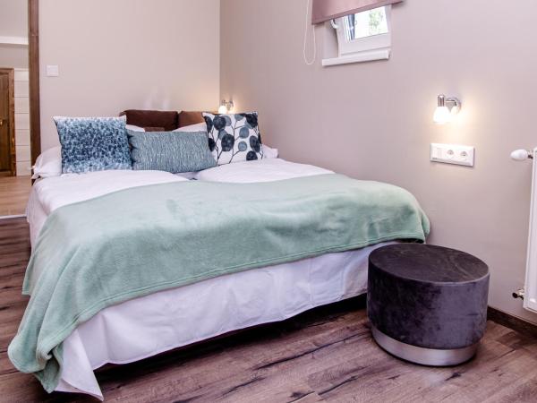 Három a Kislány Panzió : photo 2 de la chambre appartement avec douche