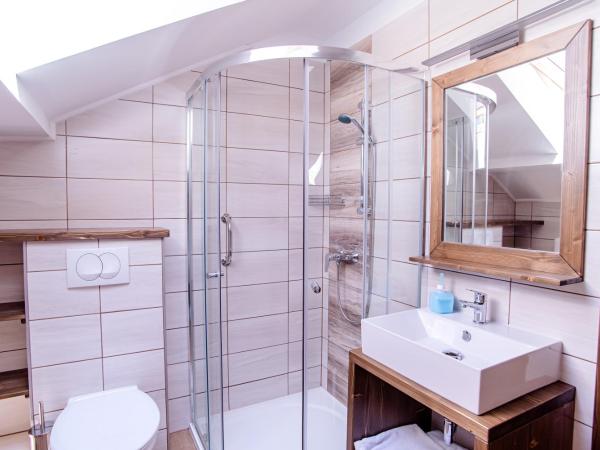 Három a Kislány Panzió : photo 7 de la chambre appartement avec douche