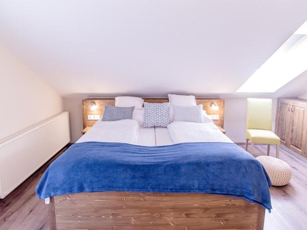 Három a Kislány Panzió : photo 9 de la chambre appartement avec balcon