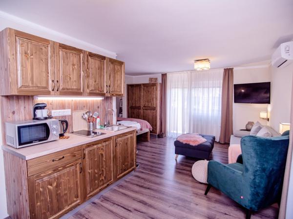 Három a Kislány Panzió : photo 7 de la chambre appartement avec balcon