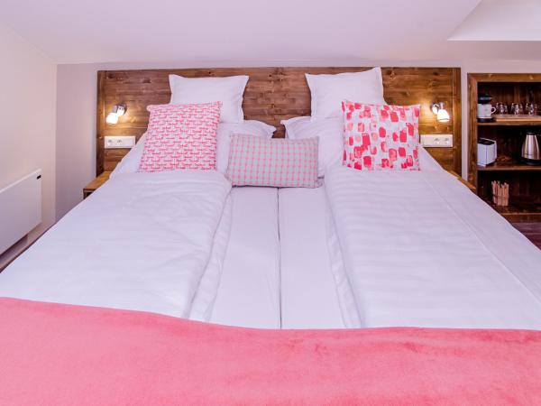 Három a Kislány Panzió : photo 3 de la chambre appartement avec terrasse