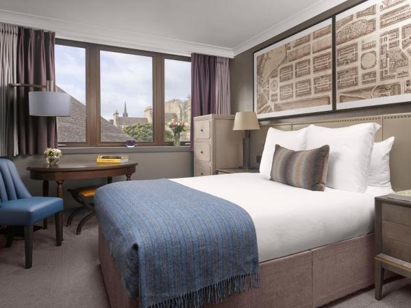 InterContinental Hotels - Edinburgh The George, an IHG Hotel : photo 1 de la chambre hébergement confortable avec 1 lit double