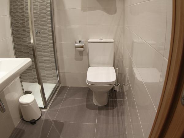Hostal Mónaco : photo 8 de la chambre chambre simple avec salle de bains privative