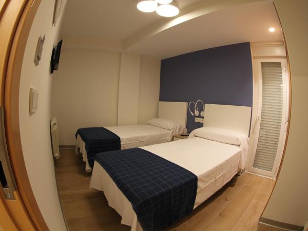 Hostal Mónaco : photo 9 de la chambre chambre simple avec salle de bains privative