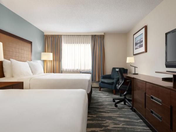 Travelodge by Wyndham Calgary South : photo 3 de la chambre chambre deluxe avec 2 lits queen-size - non-fumeurs