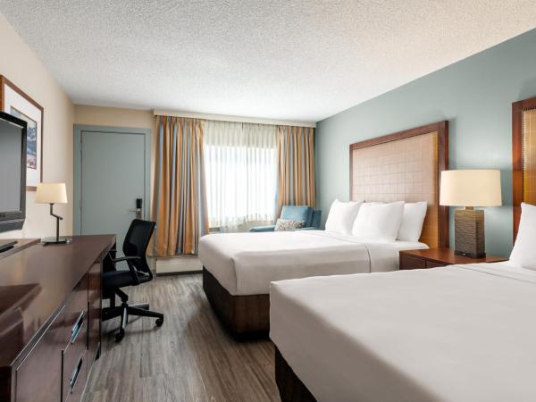 Travelodge by Wyndham Calgary South : photo 2 de la chambre chambre 2 lits queen-size - non-fumeurs